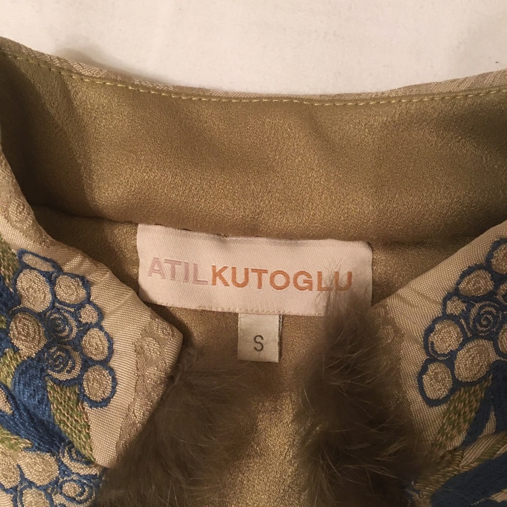 Suzani embroidered coat by designer Atil Kutoglu - Picture 3 of 3